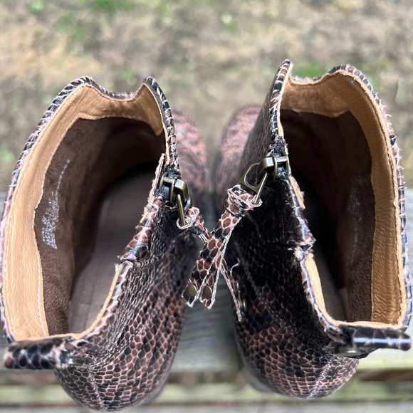 Lucca Lane Avra Brown Snakeskin Ankle Booties size 8.5 - Picture 6 of 10